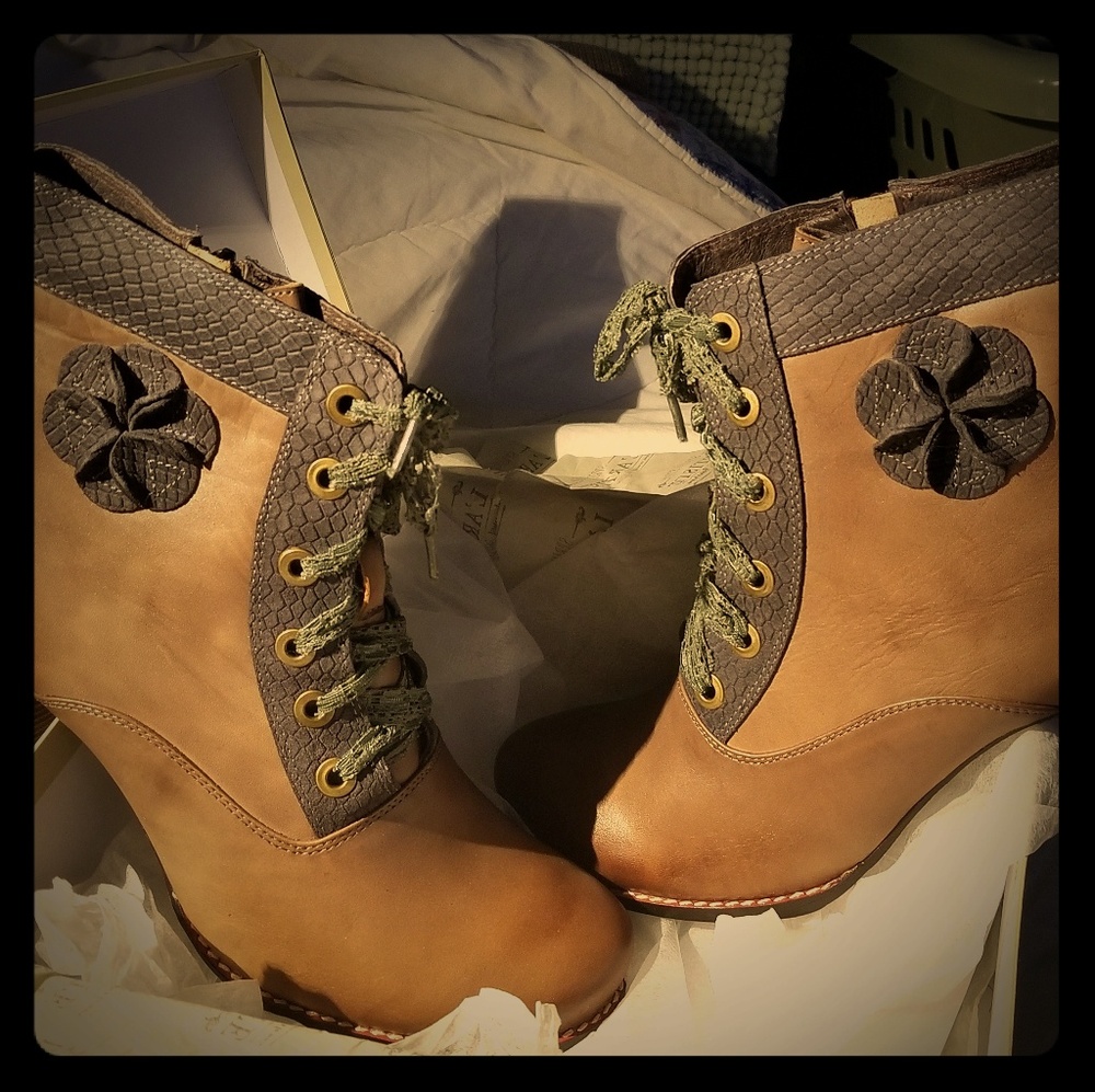 Womens heeled boots